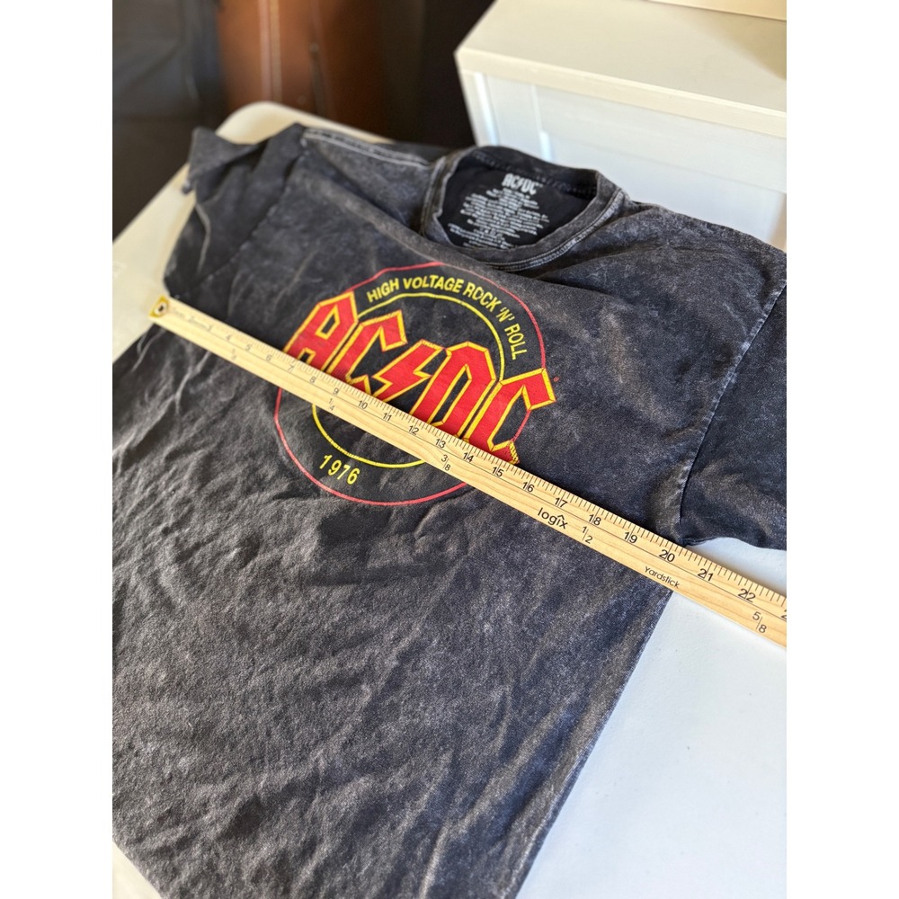 AC/DC High Voltage Rock N Roll 1976 UK Tour Acid Wash Black Graphic Tee Mens M - Picture 6 of 6